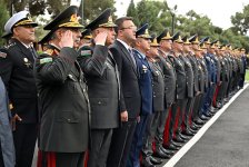 Müdafiə Nazirliyinin kollektivi şəhidlərin xatirəsini yad edib (FOTO)