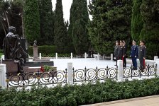 Müdafiə Nazirliyinin kollektivi şəhidlərin xatirəsini yad edib (FOTO)