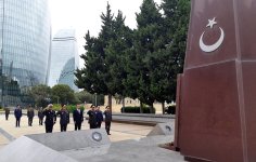 Müdafiə Nazirliyinin kollektivi şəhidlərin xatirəsini yad edib (FOTO)