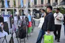 Münhenin mərkəzi meydanında Azərbaycanın mina qurbanlarına dair fotosərgi açılıb (FOTO)