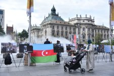 Münhenin mərkəzi meydanında Azərbaycanın mina qurbanlarına dair fotosərgi açılıb (FOTO)