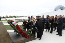 Səhiyyə Nazirliyinin rəhbərliyi və kollektivi Zəfər parkını ziyarət edib (FOTO)