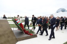 Səhiyyə Nazirliyinin rəhbərliyi və kollektivi Zəfər parkını ziyarət edib (FOTO)