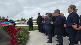 Dövlət və hökumət rəsmiləri Zəfər parkını ziyarət edirlər (FOTO)