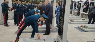 Azərbaycan xalqı qəhrəman şəhidlərini anır (FOTO)