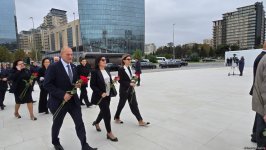 Dövlət və hökumət rəsmiləri Zəfər parkını ziyarət ediblər (FOTO/VİDEO)