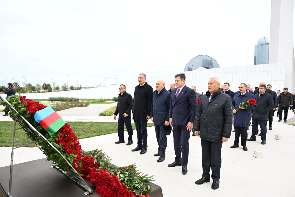 Dövlət və hökumət rəsmiləri Zəfər parkını ziyarət ediblər (FOTO/VİDEO)