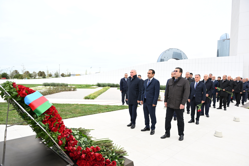 Dövlət və hökumət rəsmiləri Zəfər parkını ziyarət ediblər (FOTO/VİDEO)