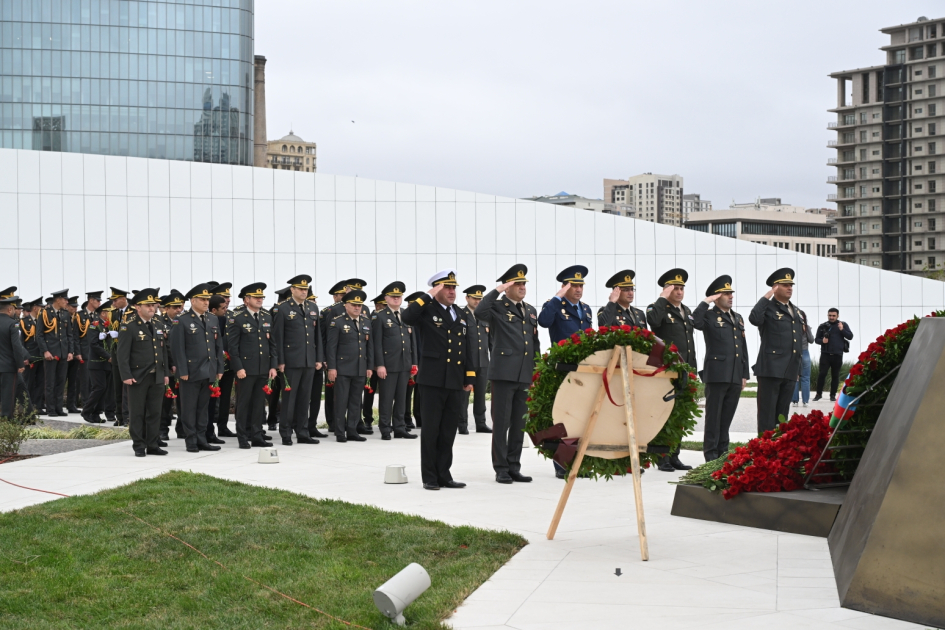 Dövlət və hökumət rəsmiləri Zəfər parkını ziyarət ediblər (FOTO/VİDEO)
