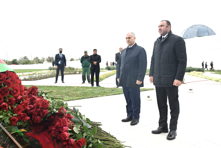 Dövlət və hökumət rəsmiləri Zəfər parkını ziyarət ediblər (FOTO/VİDEO)