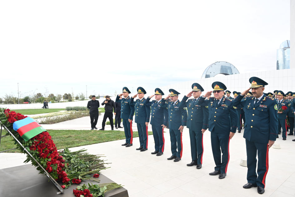 Dövlət və hökumət rəsmiləri Zəfər parkını ziyarət ediblər (FOTO/VİDEO)