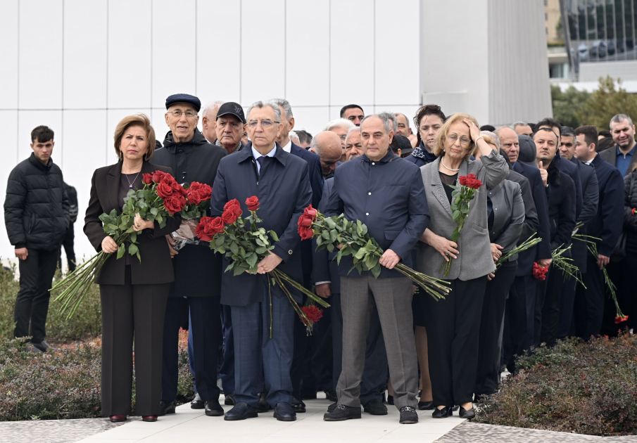 Dövlət və hökumət rəsmiləri Zəfər parkını ziyarət ediblər (FOTO/VİDEO)