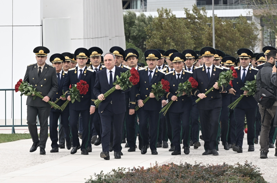 Dövlət və hökumət rəsmiləri Zəfər parkını ziyarət ediblər (FOTO/VİDEO)