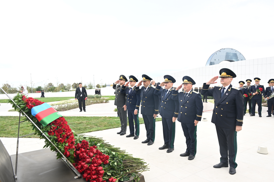 Dövlət və hökumət rəsmiləri Zəfər parkını ziyarət ediblər (FOTO/VİDEO)