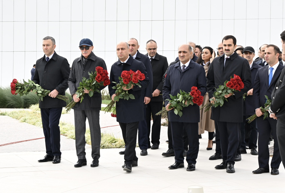 Dövlət və hökumət rəsmiləri Zəfər parkını ziyarət ediblər (FOTO/VİDEO)
