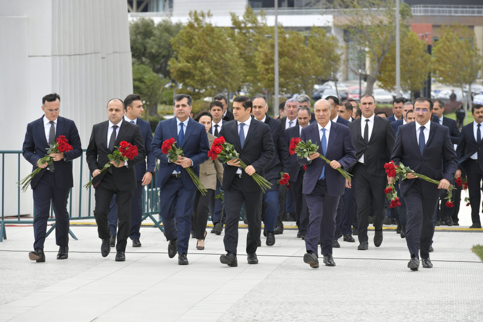 Dövlət və hökumət rəsmiləri Zəfər parkını ziyarət ediblər (FOTO/VİDEO)