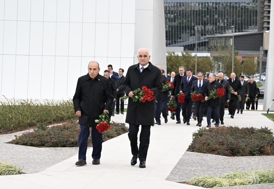 Dövlət və hökumət rəsmiləri Zəfər parkını ziyarət ediblər (FOTO/VİDEO)