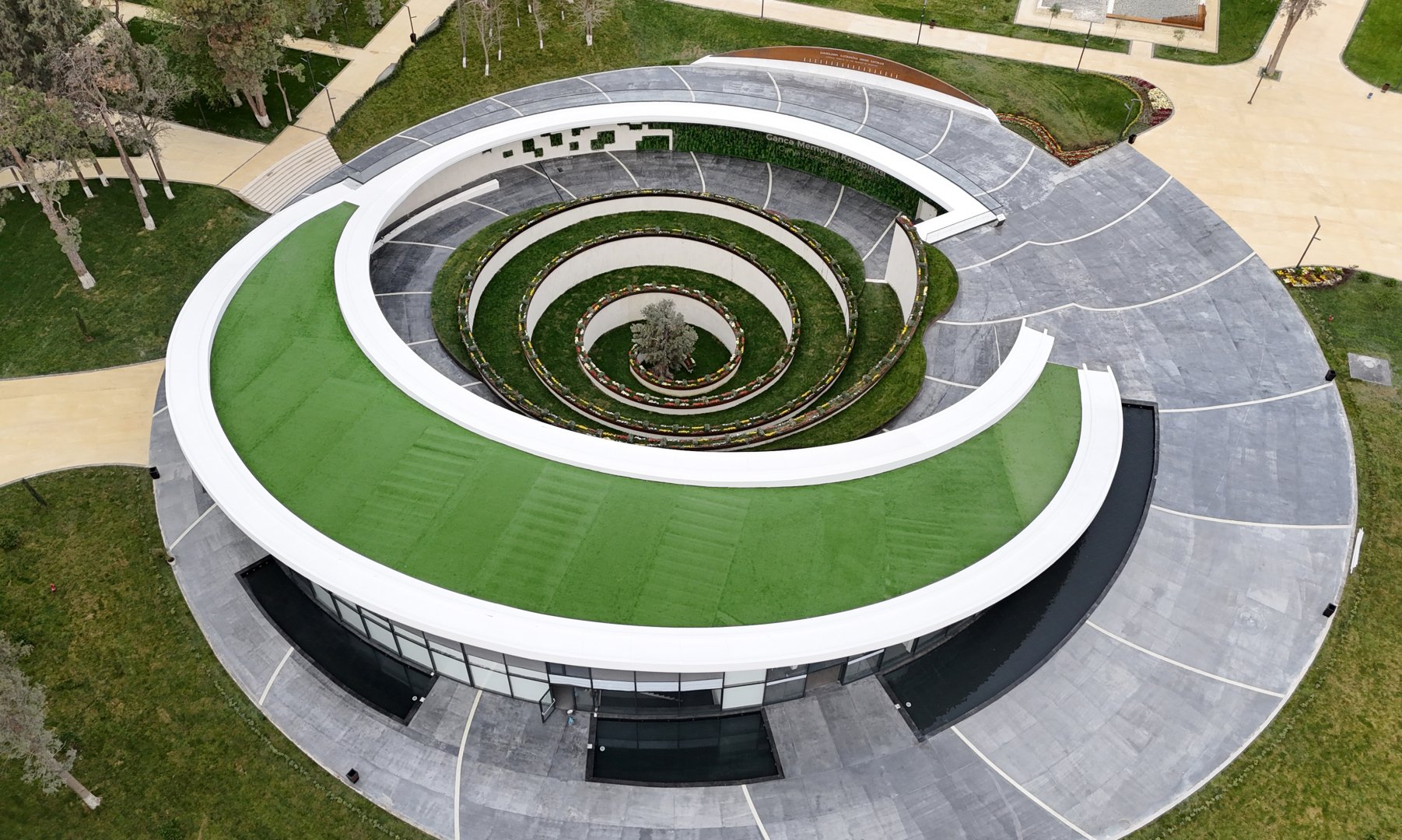 Prezident İlham Əliyev Gəncə Memorial Kompleksinin açılışında iştirak edib (FOTO)