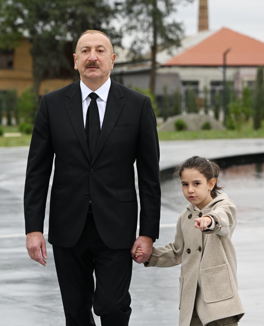 Prezident İlham Əliyev Gəncə Memorial Kompleksinin açılışında iştirak edib (FOTO)