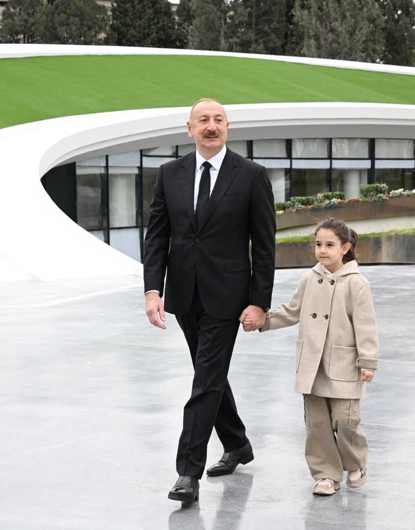 Prezident İlham Əliyev Gəncə Memorial Kompleksinin açılışında iştirak edib (FOTO)