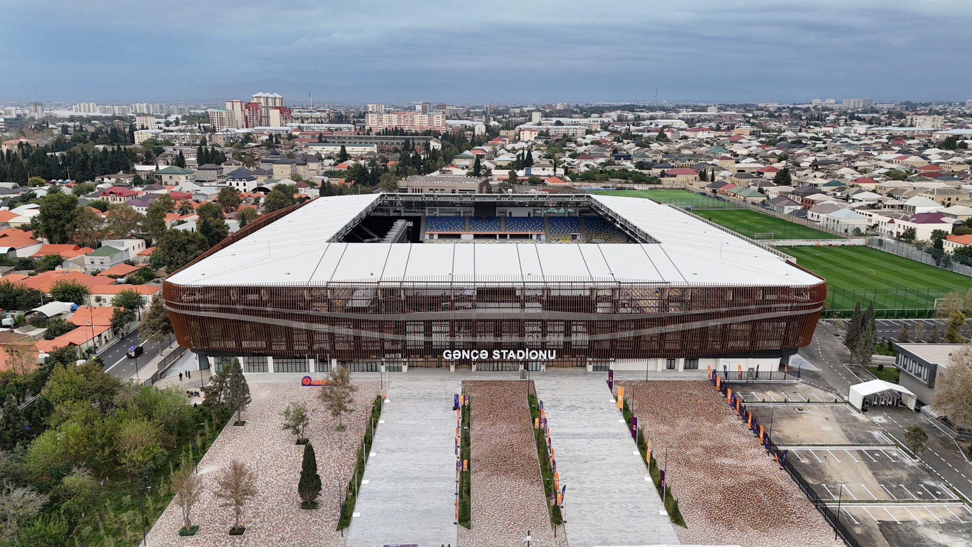 Prezident İlham Əliyev Gəncə şəhər stadionunun açılışında iştirak edib (FOTO)