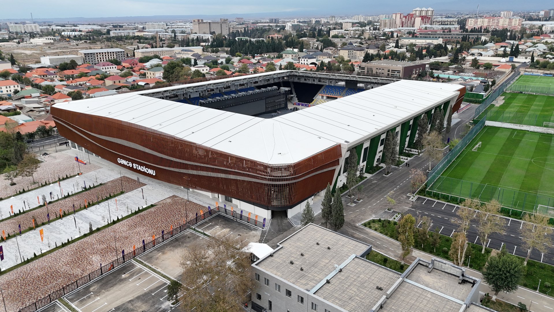 Prezident İlham Əliyev Gəncə şəhər stadionunun açılışında iştirak edib (FOTO)