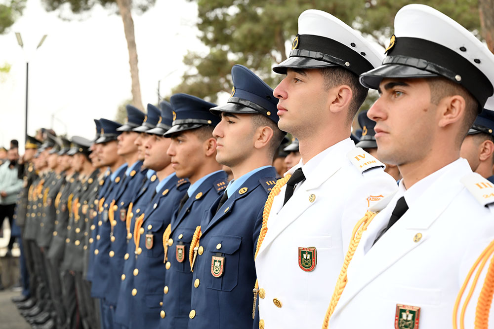 Müdafiə Nazirliyinin kollektivi şəhidlərin xatirəsini yad edib (FOTO)