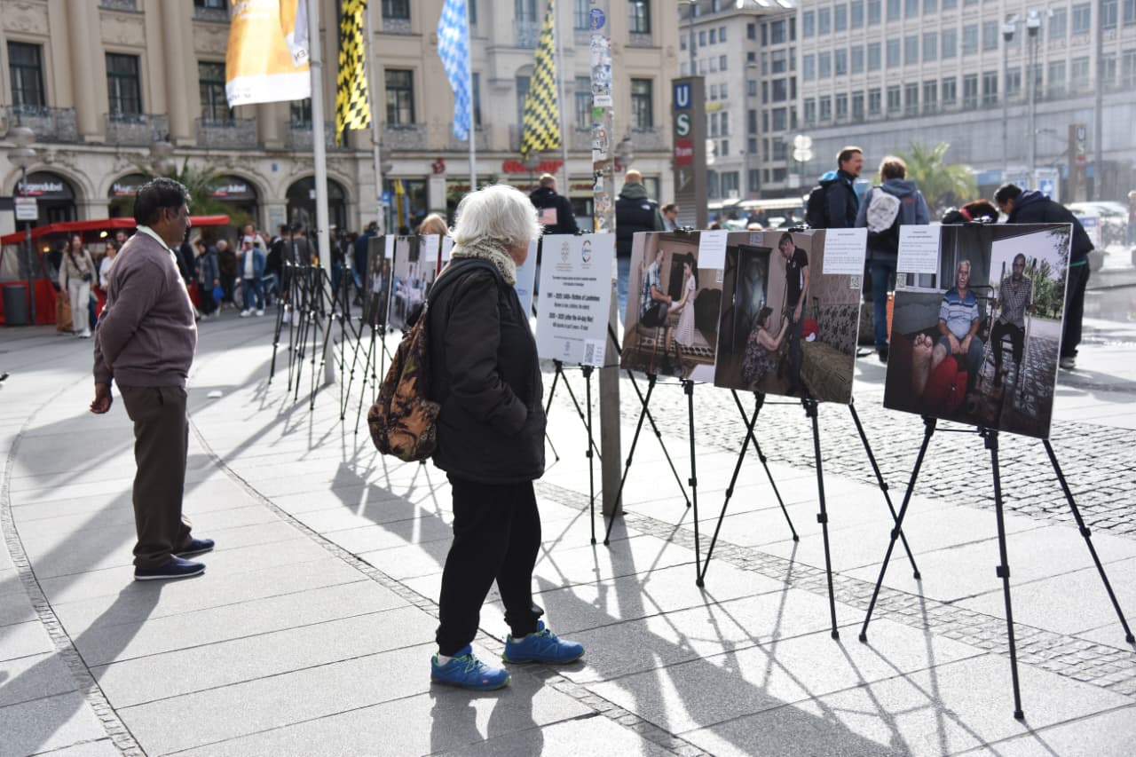 Münhenin mərkəzi meydanında Azərbaycanın mina qurbanlarına dair fotosərgi açılıb (FOTO)