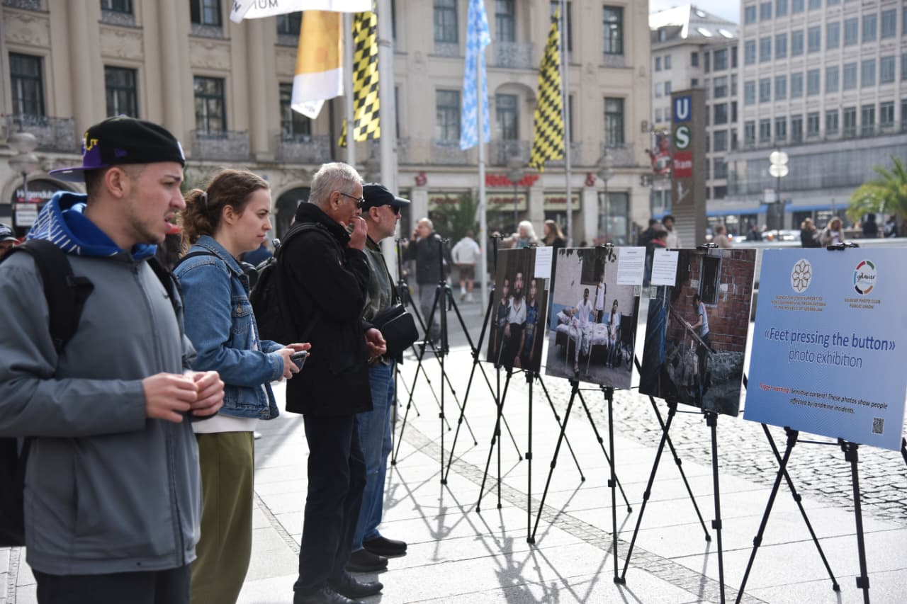 Münhenin mərkəzi meydanında Azərbaycanın mina qurbanlarına dair fotosərgi açılıb (FOTO)