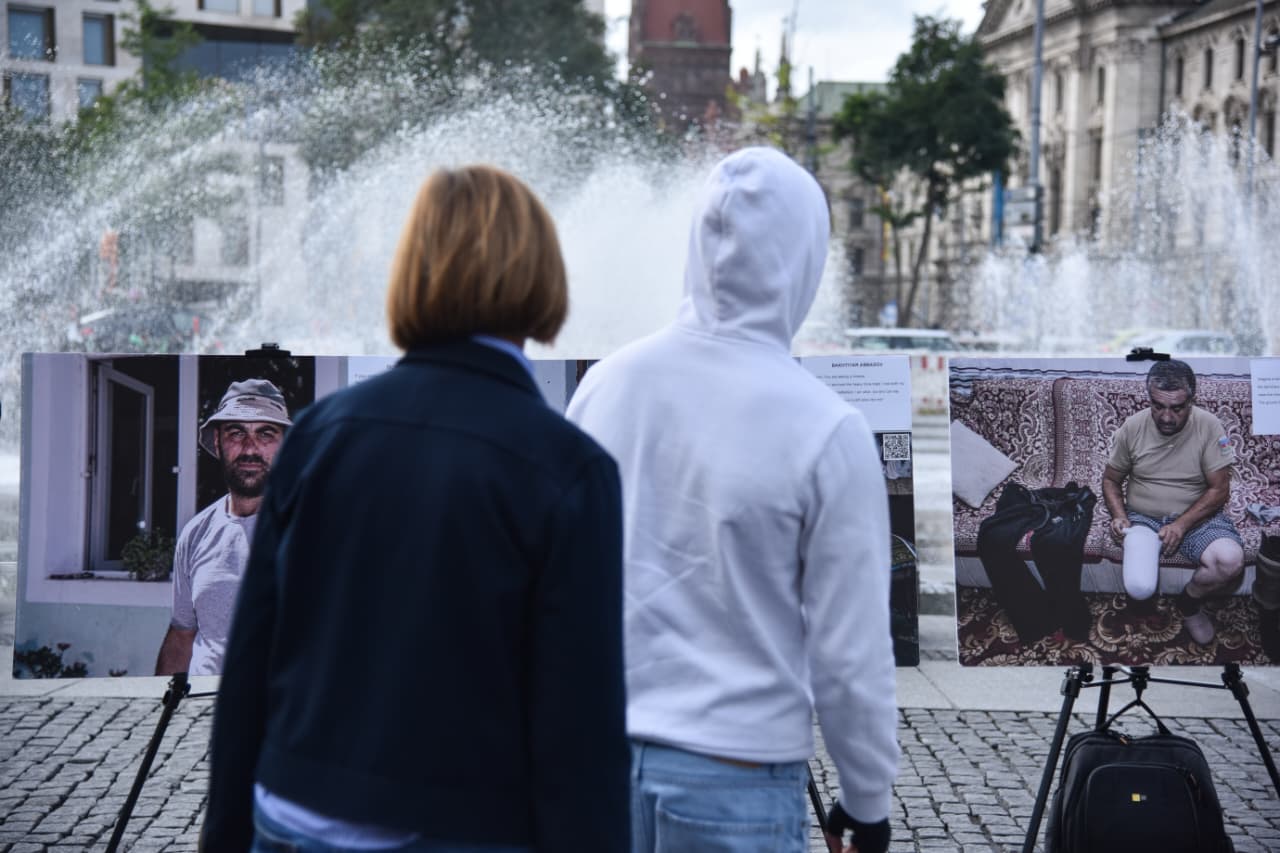 Münhenin mərkəzi meydanında Azərbaycanın mina qurbanlarına dair fotosərgi açılıb (FOTO)
