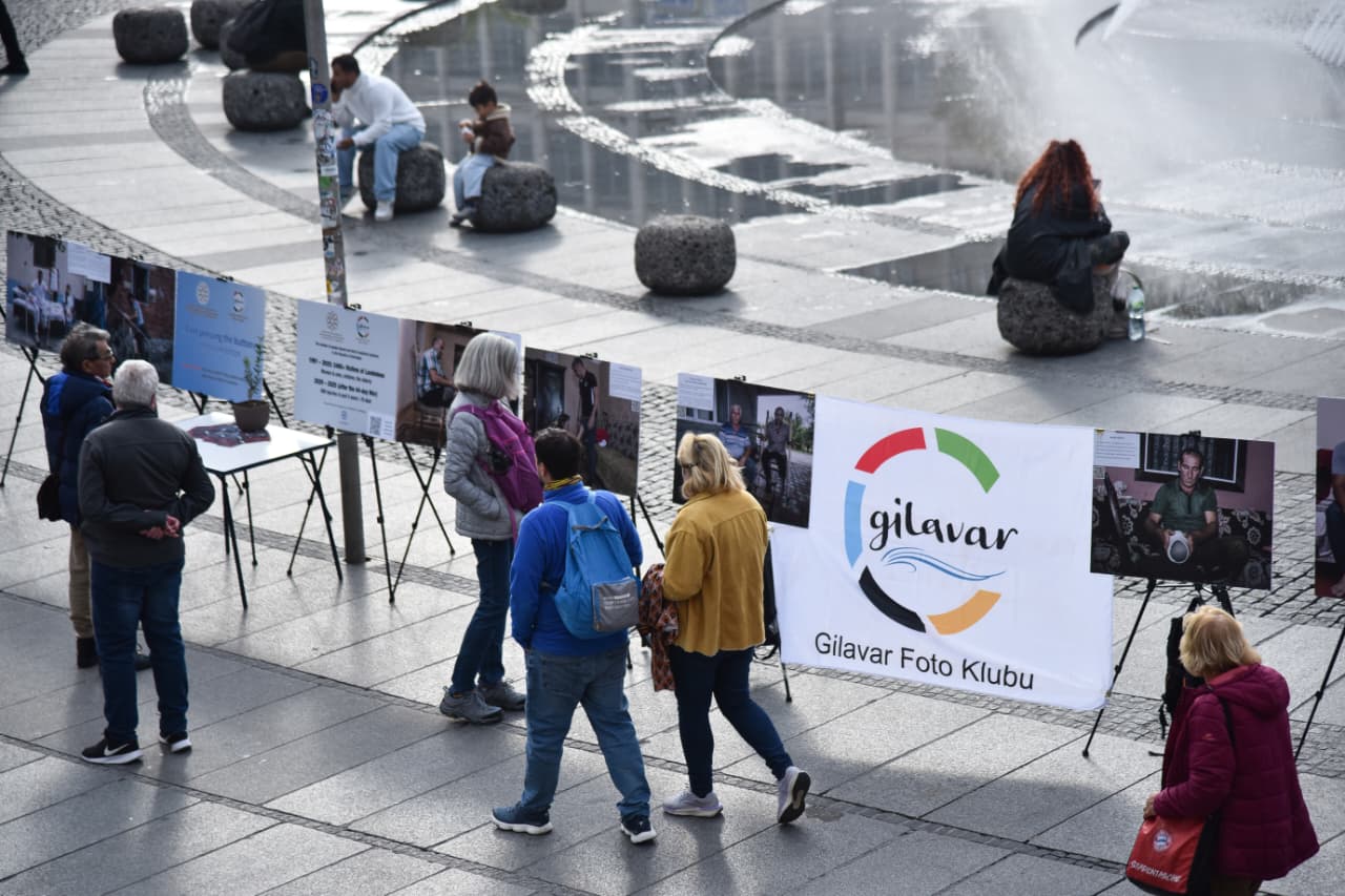 Münhenin mərkəzi meydanında Azərbaycanın mina qurbanlarına dair fotosərgi açılıb (FOTO)