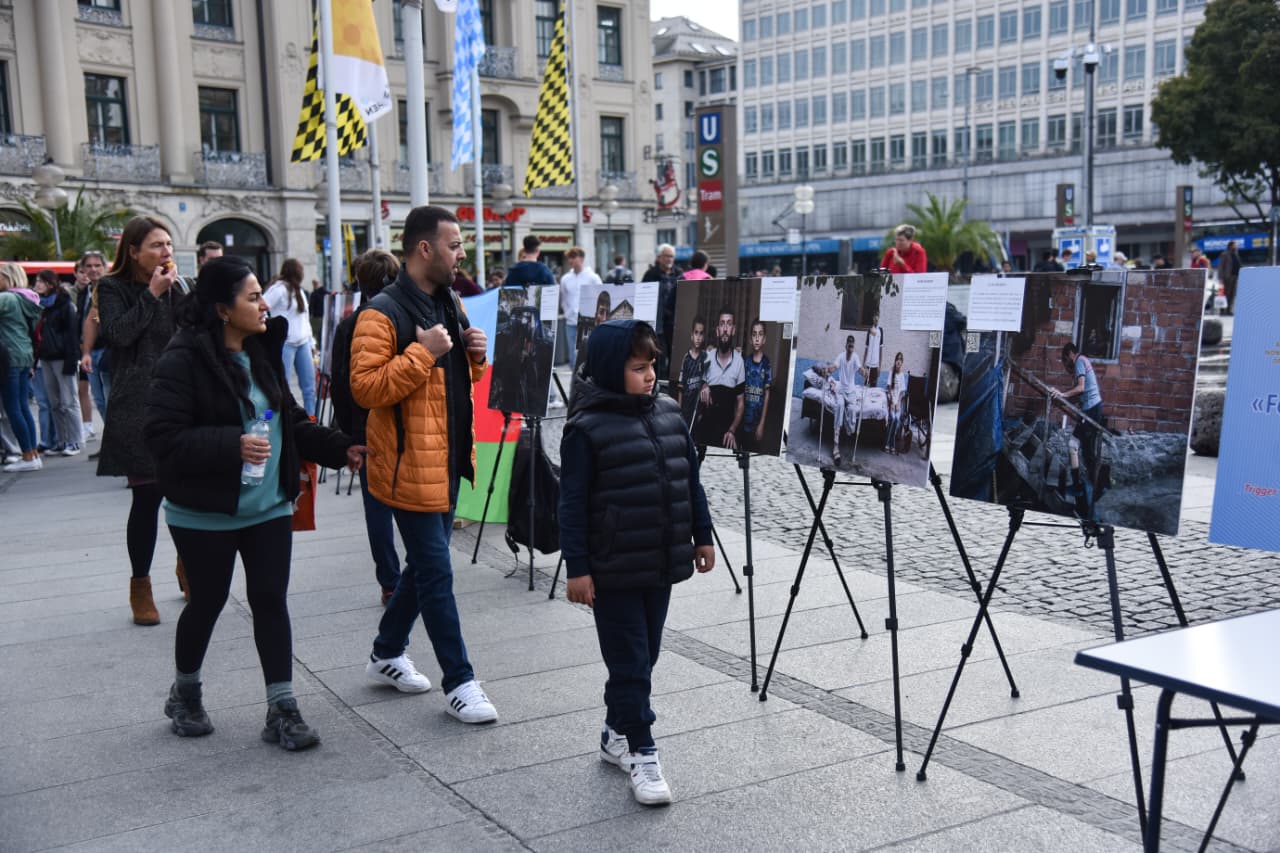 Münhenin mərkəzi meydanında Azərbaycanın mina qurbanlarına dair fotosərgi açılıb (FOTO)