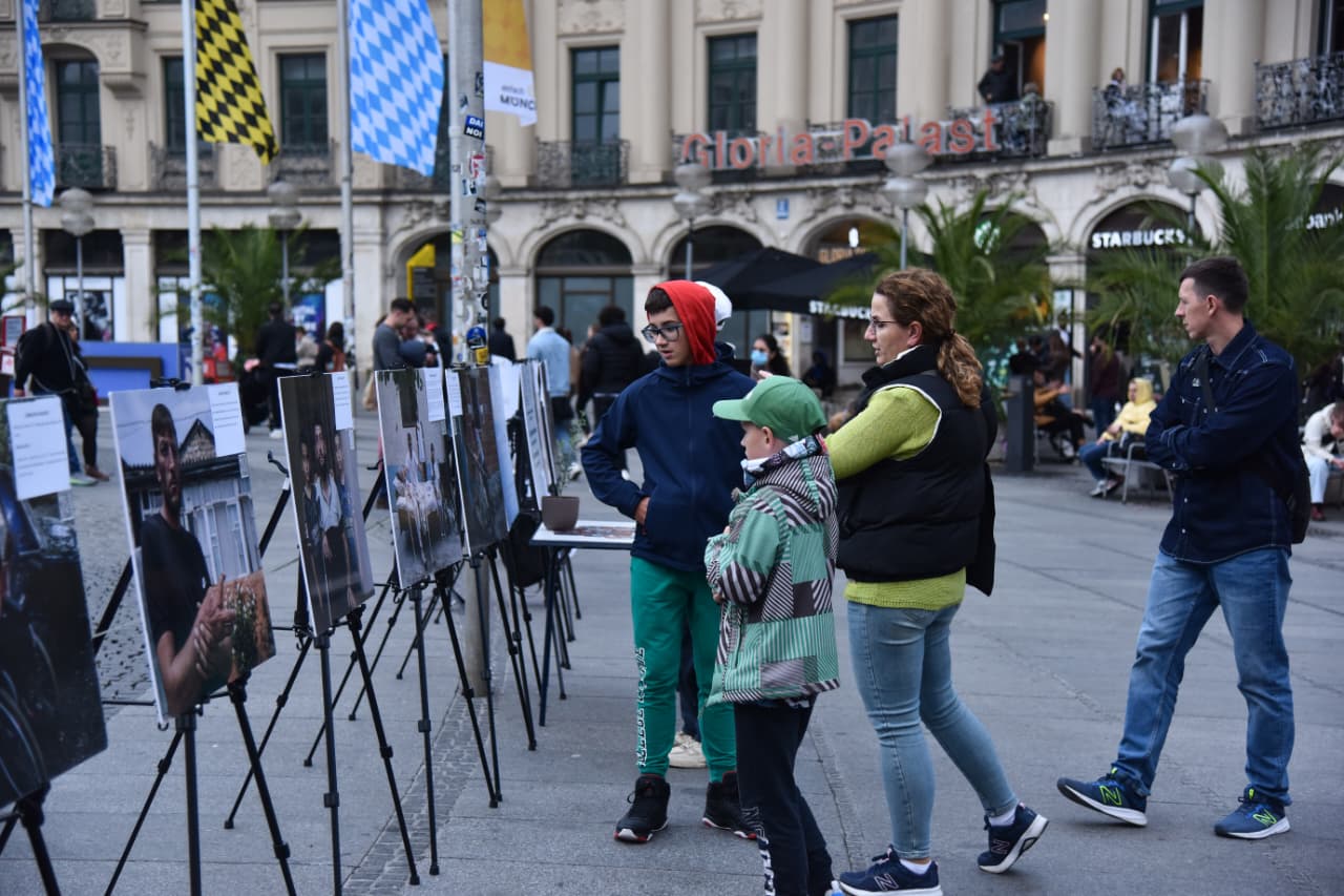 Münhenin mərkəzi meydanında Azərbaycanın mina qurbanlarına dair fotosərgi açılıb (FOTO)