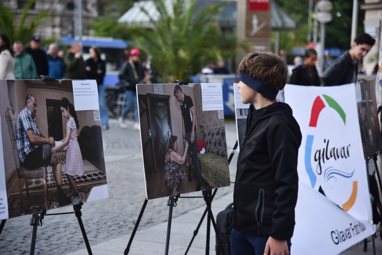 Münhenin mərkəzi meydanında Azərbaycanın mina qurbanlarına dair fotosərgi açılıb (FOTO)