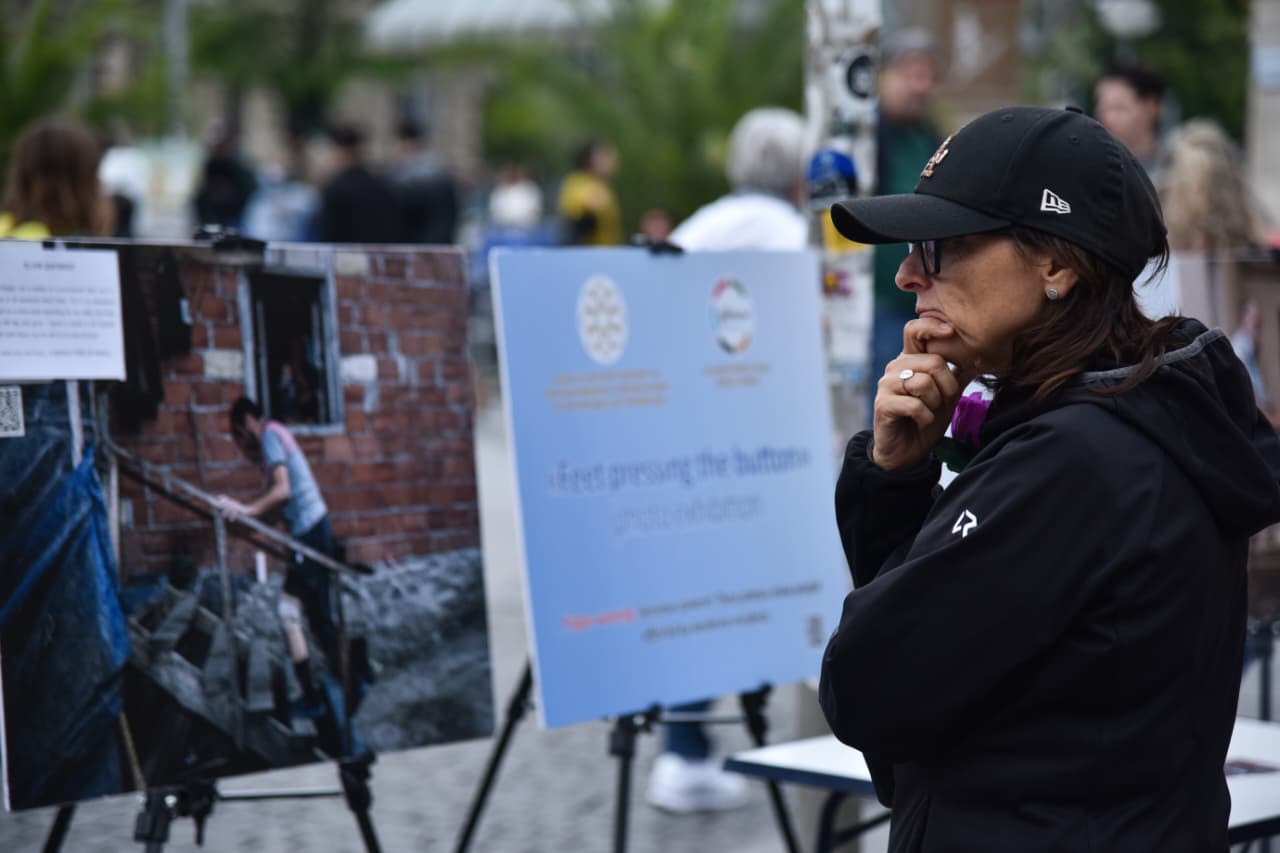 Münhenin mərkəzi meydanında Azərbaycanın mina qurbanlarına dair fotosərgi açılıb (FOTO)