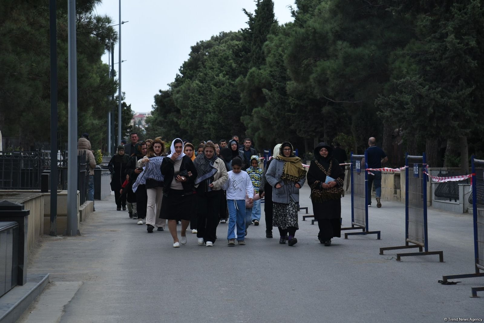 Azərbaycan xalqı qəhrəman şəhidlərini anır (FOTO)