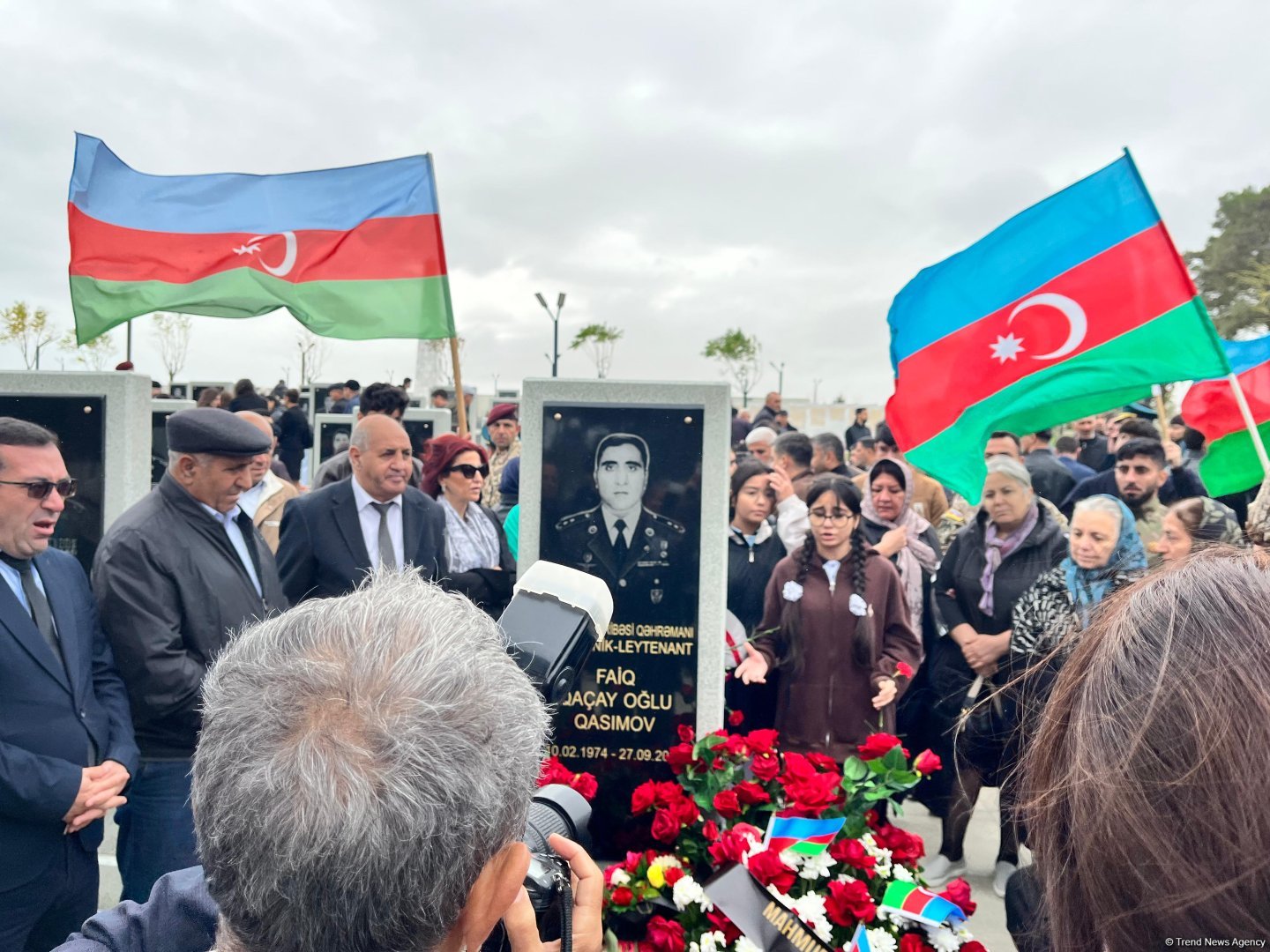 Azərbaycan xalqı qəhrəman şəhidlərini anır (FOTO)