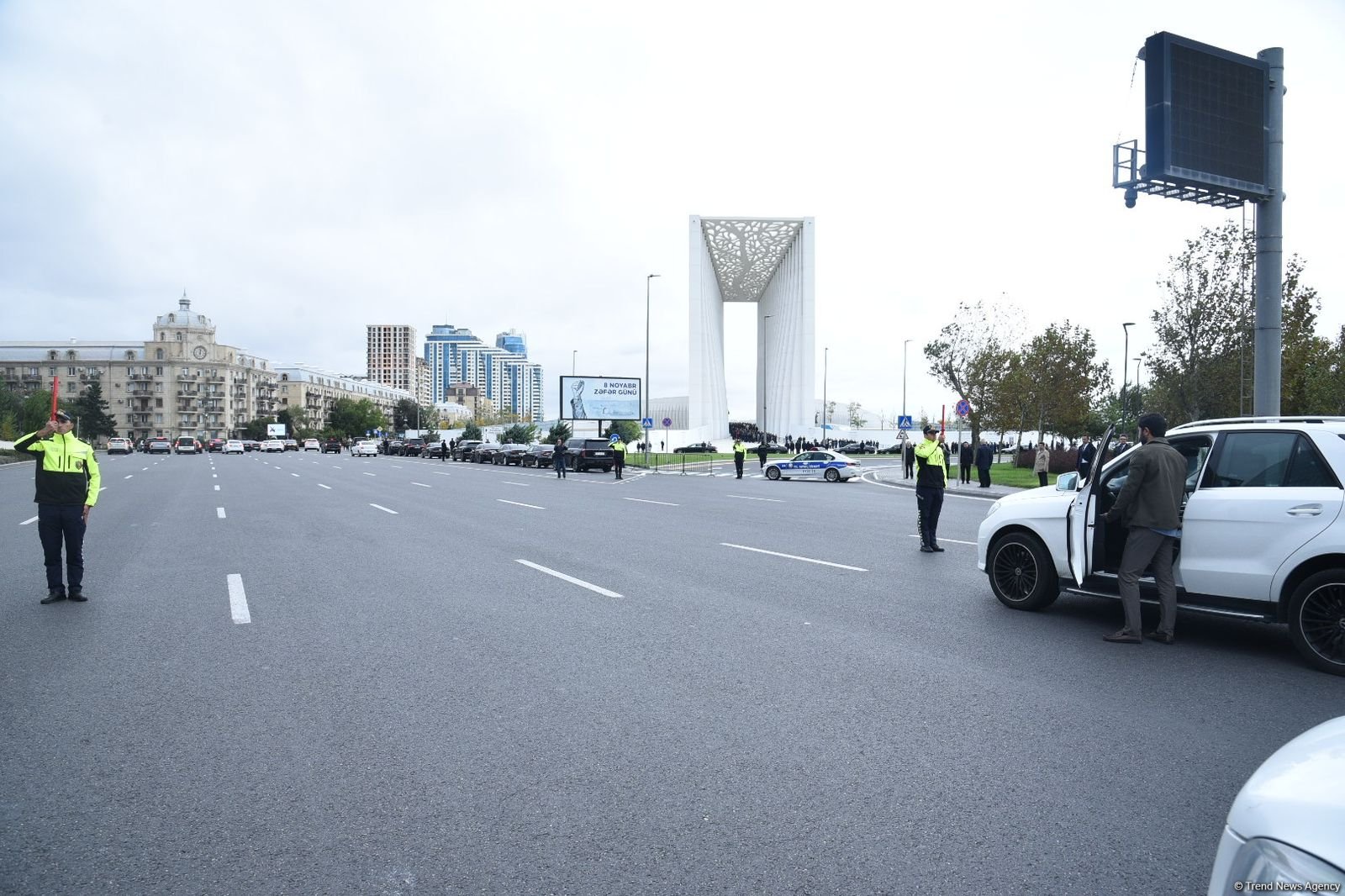 Vətən Müharibəsi şəhidlərinin xatirəsi bütün ölkə ərazisində bir dəqiqəlik sükutla yad edilib (FOTO/VİDEO)