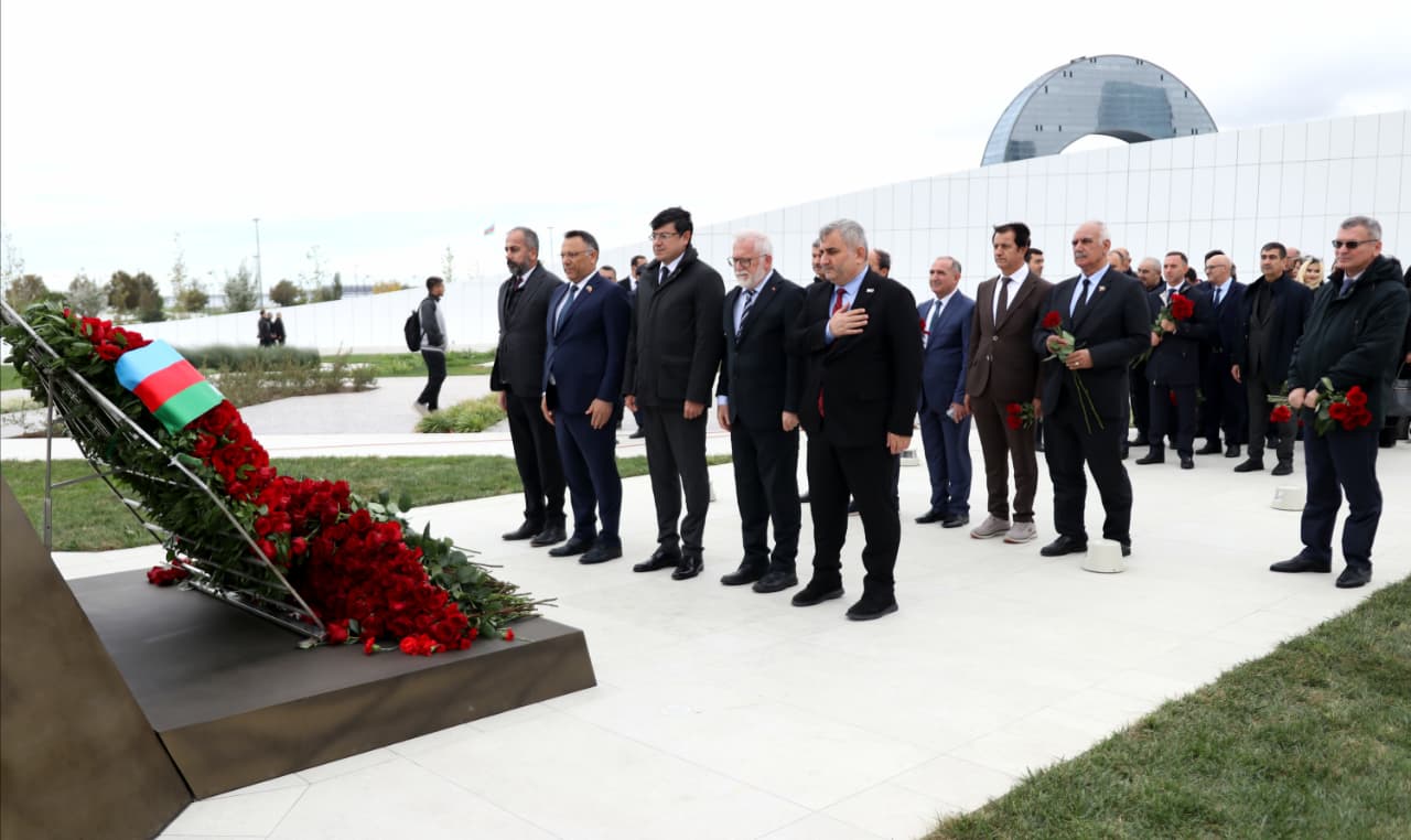 Türkiyəli rektorlar Zəfər parkını ziyarət ediblər (FOTO)
