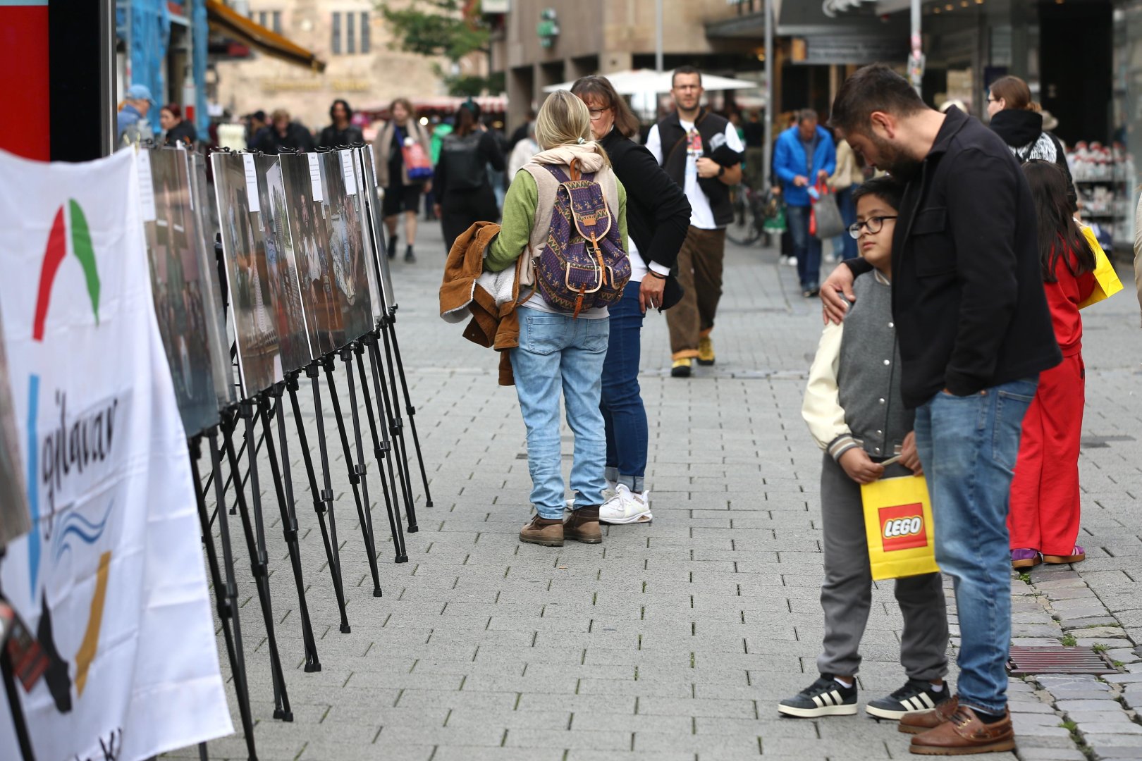 Azərbaycanın mina qurbanlarının “danışan fotolar”ı Nürnberqdən dünyaya ədalət çağırışı edib (FOTO)