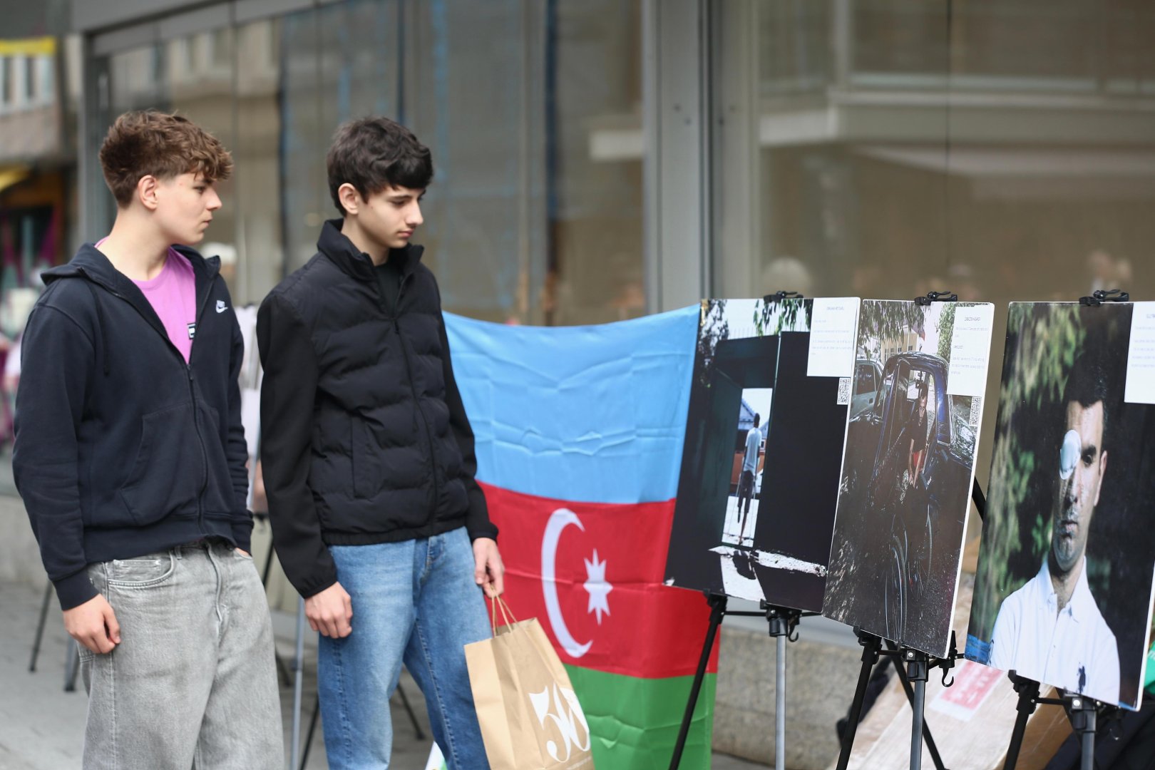 Azərbaycanın mina qurbanlarının “danışan fotolar”ı Nürnberqdən dünyaya ədalət çağırışı edib (FOTO)