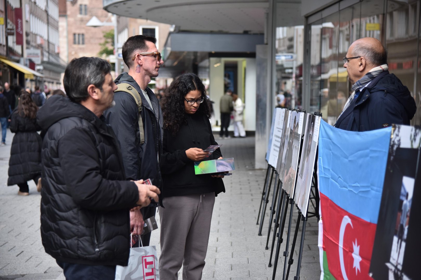 Azərbaycanın mina qurbanlarının “danışan fotolar”ı Nürnberqdən dünyaya ədalət çağırışı edib (FOTO)