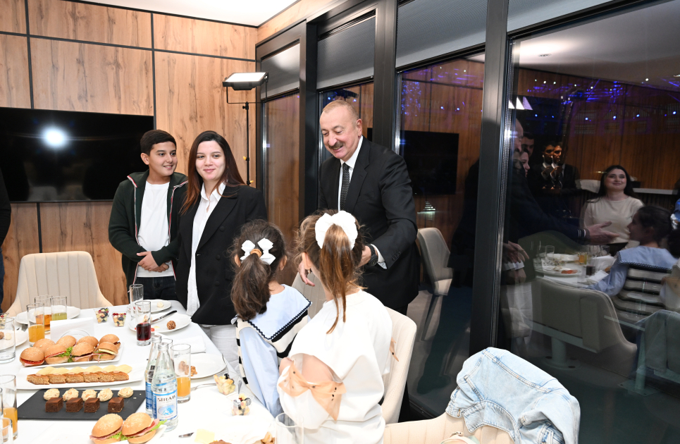 Prezident İlham Əliyev və Birinci xanım Mehriban Əliyevanın Gəncədə şəhid övladları ilə səmimi görüşü (FOTO/VİDEO)