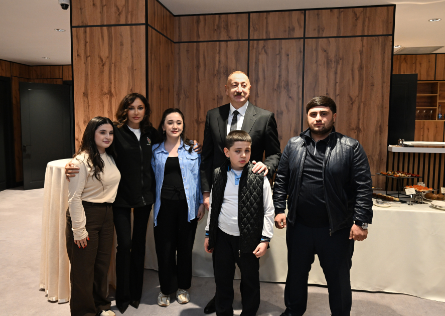 Prezident İlham Əliyev və Birinci xanım Mehriban Əliyevanın Gəncədə şəhid övladları ilə səmimi görüşü (FOTO/VİDEO)