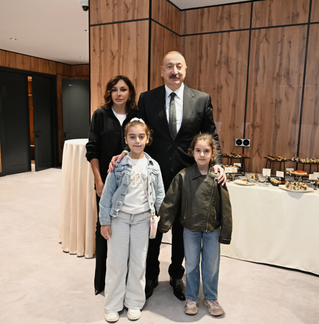 Prezident İlham Əliyev və Birinci xanım Mehriban Əliyevanın Gəncədə şəhid övladları ilə səmimi görüşü (FOTO/VİDEO)