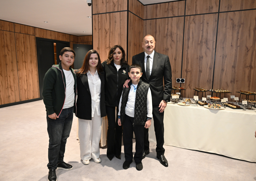 Prezident İlham Əliyev və Birinci xanım Mehriban Əliyevanın Gəncədə şəhid övladları ilə səmimi görüşü (FOTO/VİDEO)