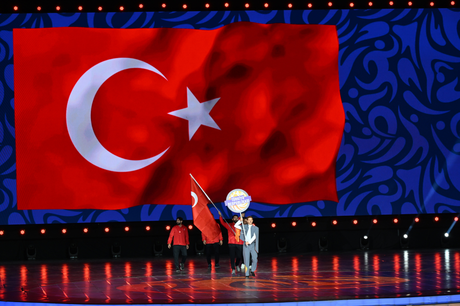 Gəncədə III MDB Oyunlarının açılış mərasimi keçirilir Prezident İlham Əliyev və Birinci xanım Mehriban Əliyeva tədbiri izləyiblər (FOTO)