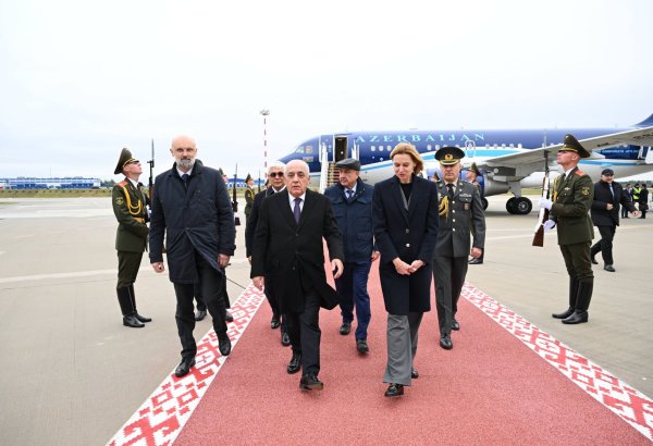 Baş nazir Əli Əsədov Minskə səfərə gedib (FOTO)