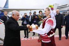 Baş nazir Əli Əsədov Minskə səfərə gedib (FOTO)