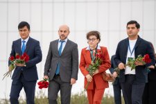 Azərbaycanda səfərdə olan Özbəkistan nümayəndə heyəti Zəfər abidəsini ziyarət edib (FOTO)
